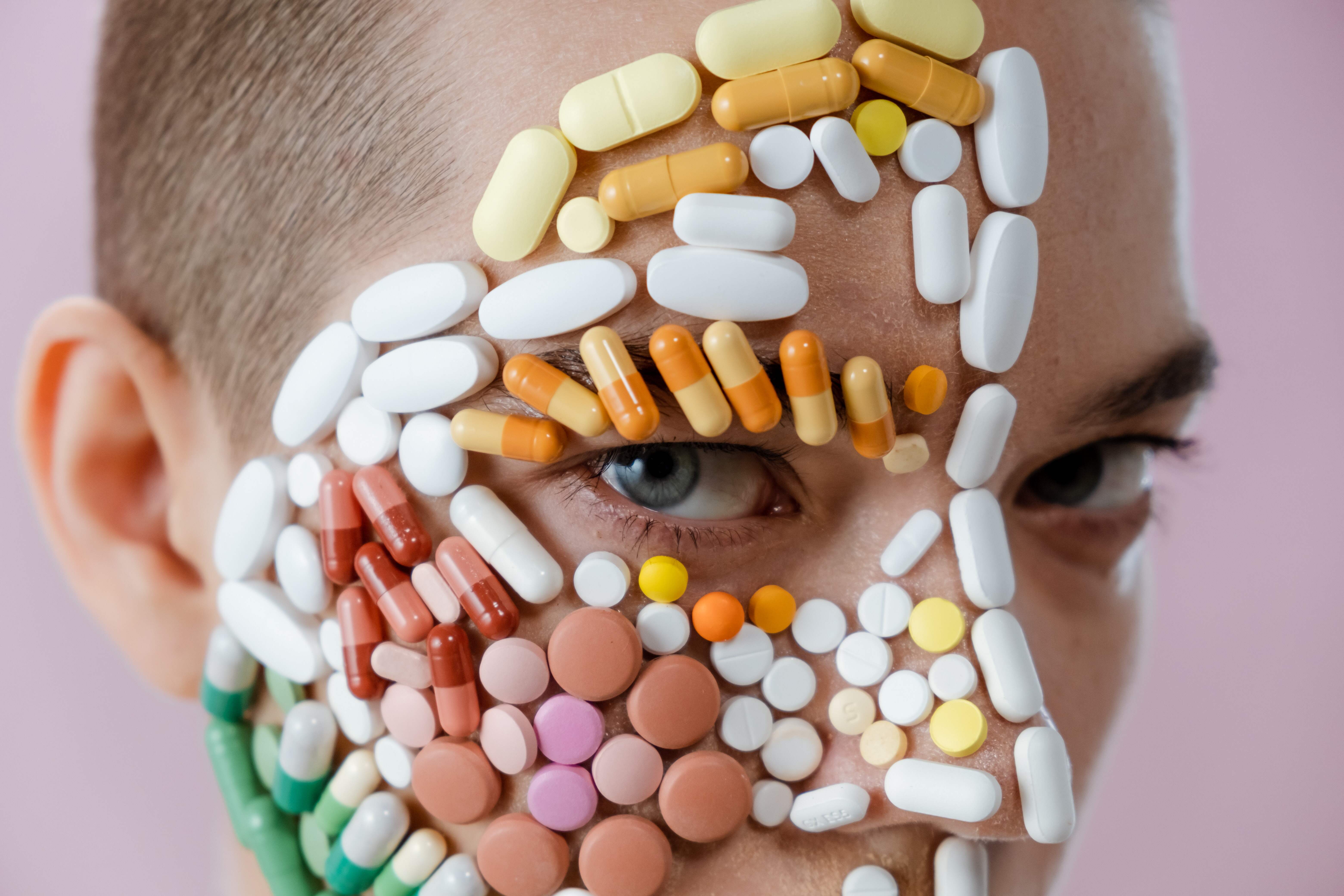 How to Ship Prescription Drugs by Post or Courier